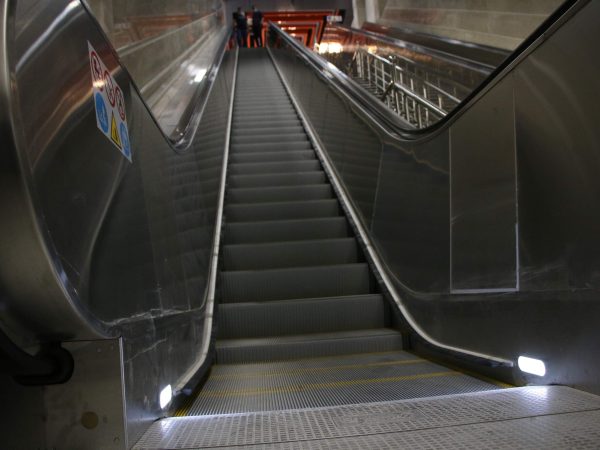 پله برقی خط 6 مترو تهران، گروه صنعتی آسانسور و پله برقی بهران