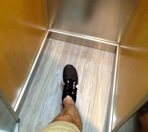 کوچکترین آسانسور دنیا - گروه صنعتی آسانسور و پله برقی بهران